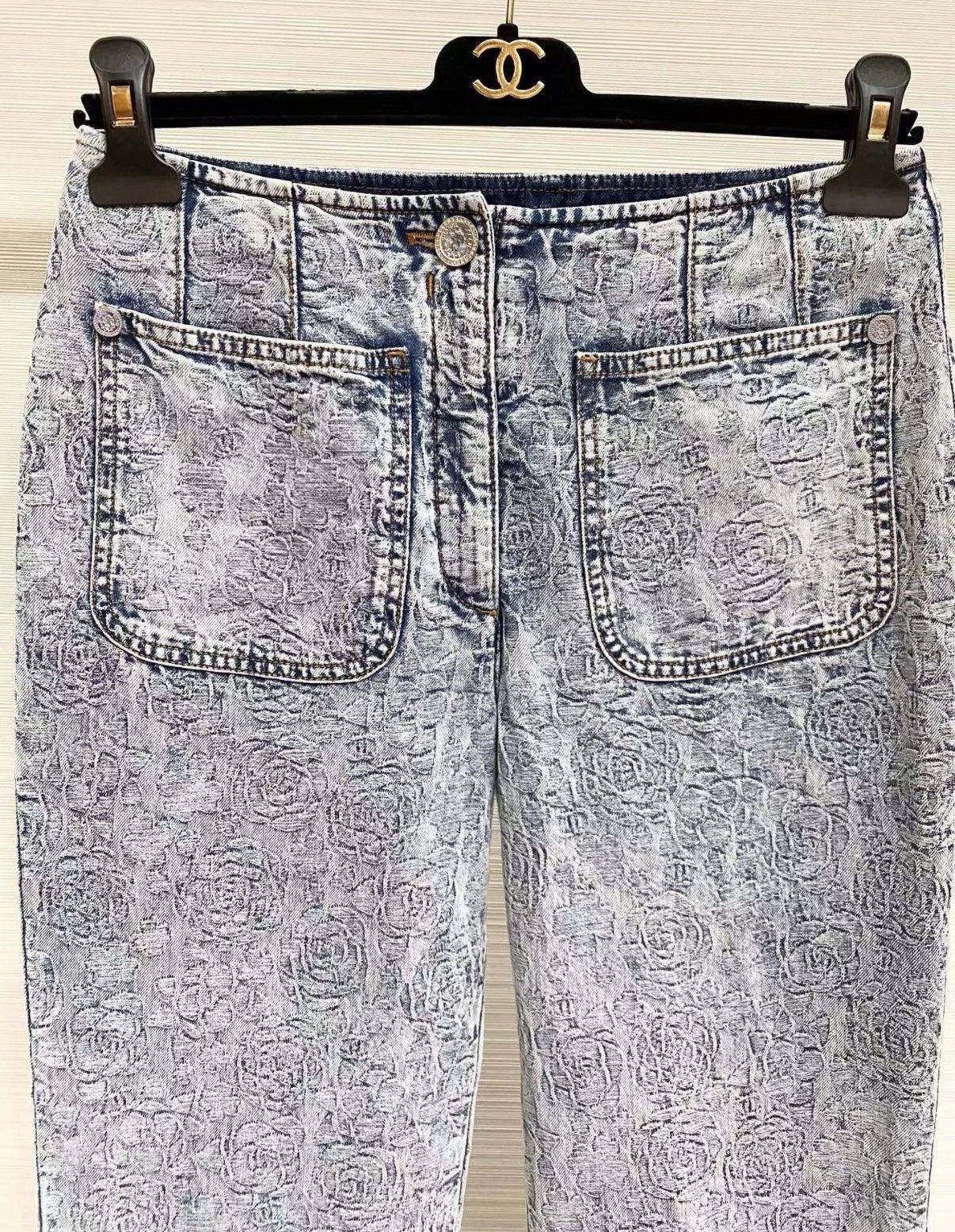 Chanel Chanel 23P Camellia & Logo Print Straight Jeans J33 Size 25" / US 0 / IT 36 - 4 Thumbnail