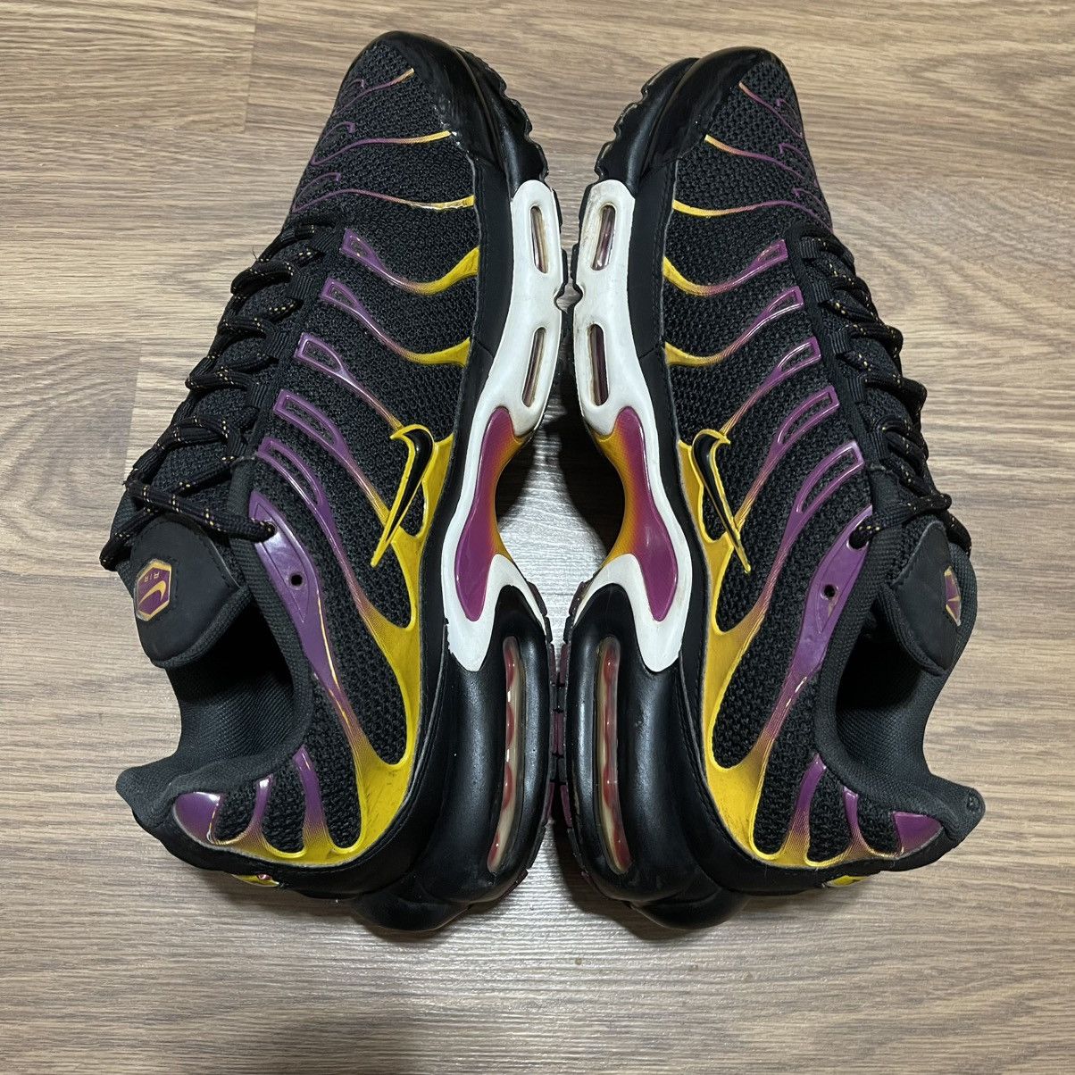 Nike Nike Air Max Plus Black Berry Gold Lakers Size US 11.5 / EU 44-45 - 6 Thumbnail