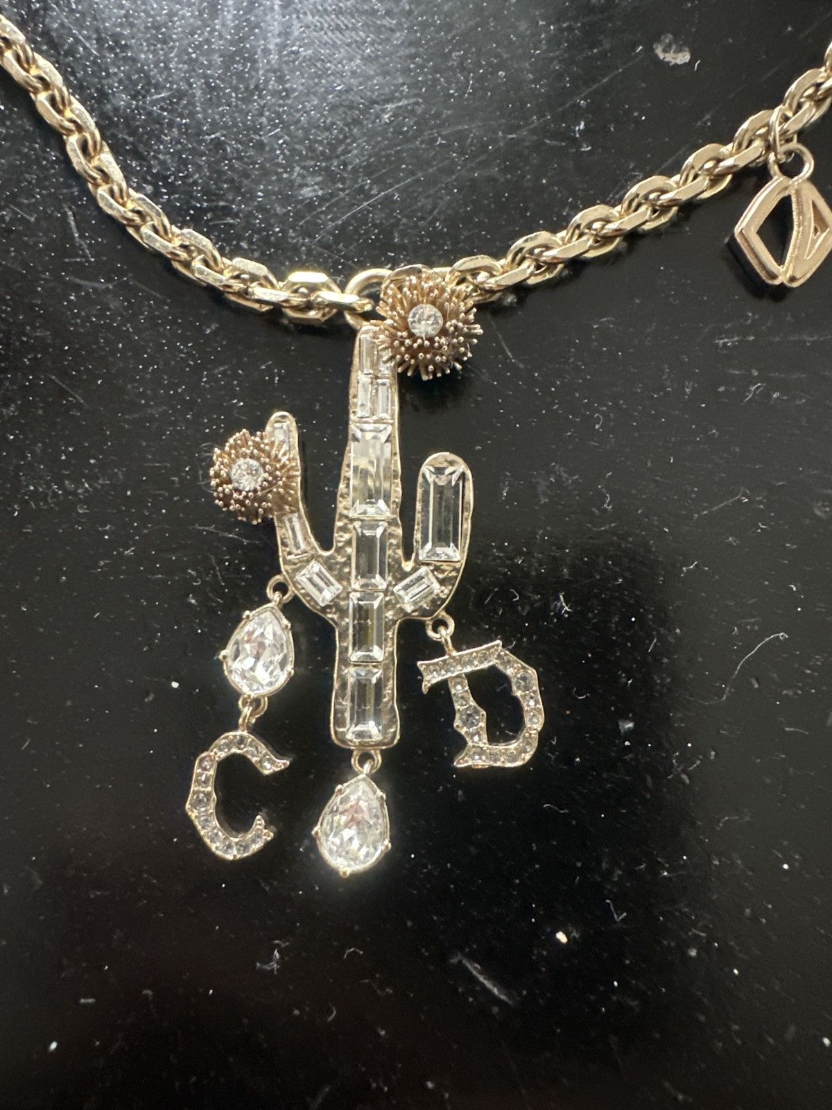 送料込◆コラボ♪【Cactus Jack x Dior】pendant necklace gold Dior x CACTUS JACK Pearl Pendant Necklace Gold/Orange in