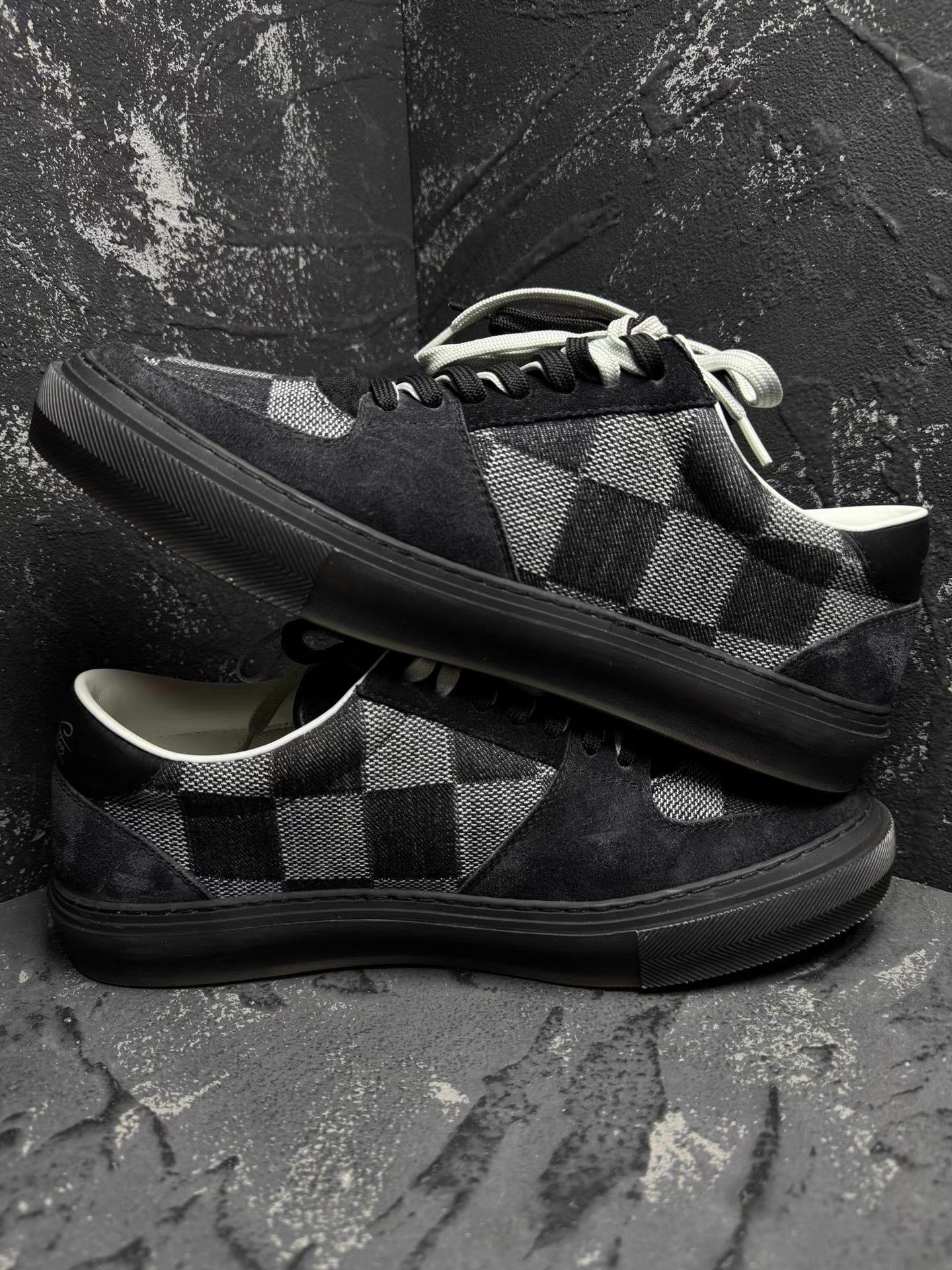 Louis Vuitton LV Ollie Black & White Checkerboard Sneakers Q10 Size US 8.5 / EU 41-42 - 4 Thumbnail