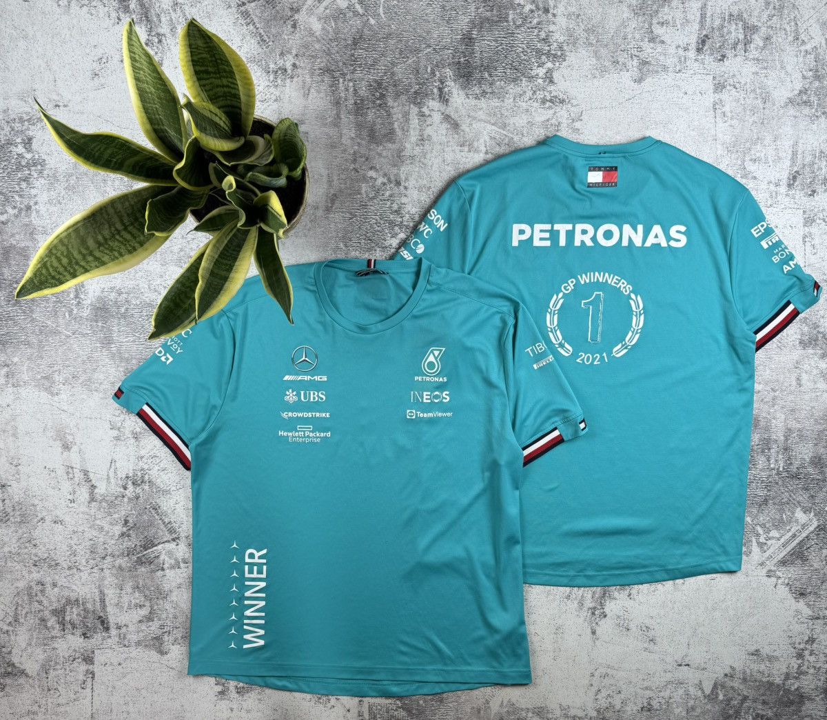Tommy Hilfiger x2 Petronas AMG Winners 2021 2022 Moto Racing Formula 1 T Shirt Men’s Tee Jersey Size US L / EU 52-54 / 3 - 1 Thumbnail