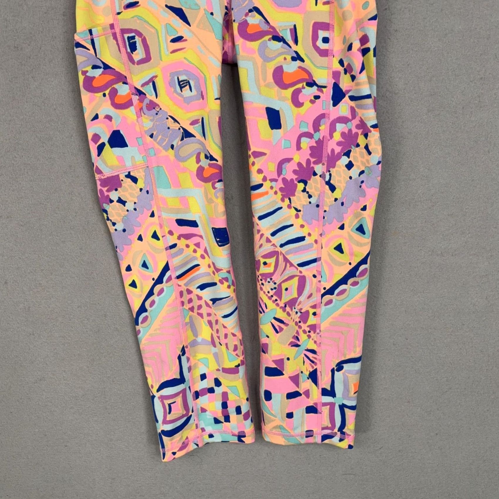 Lilly Pulitzer Lilly Pulitzer Leggings Womens XS Capri Yoga Preppy Luxletic Multicolor Pattern Pink Geometric Skinny Pull On Capris Size 26" / US 2 / IT 38 - 3 Thumbnail