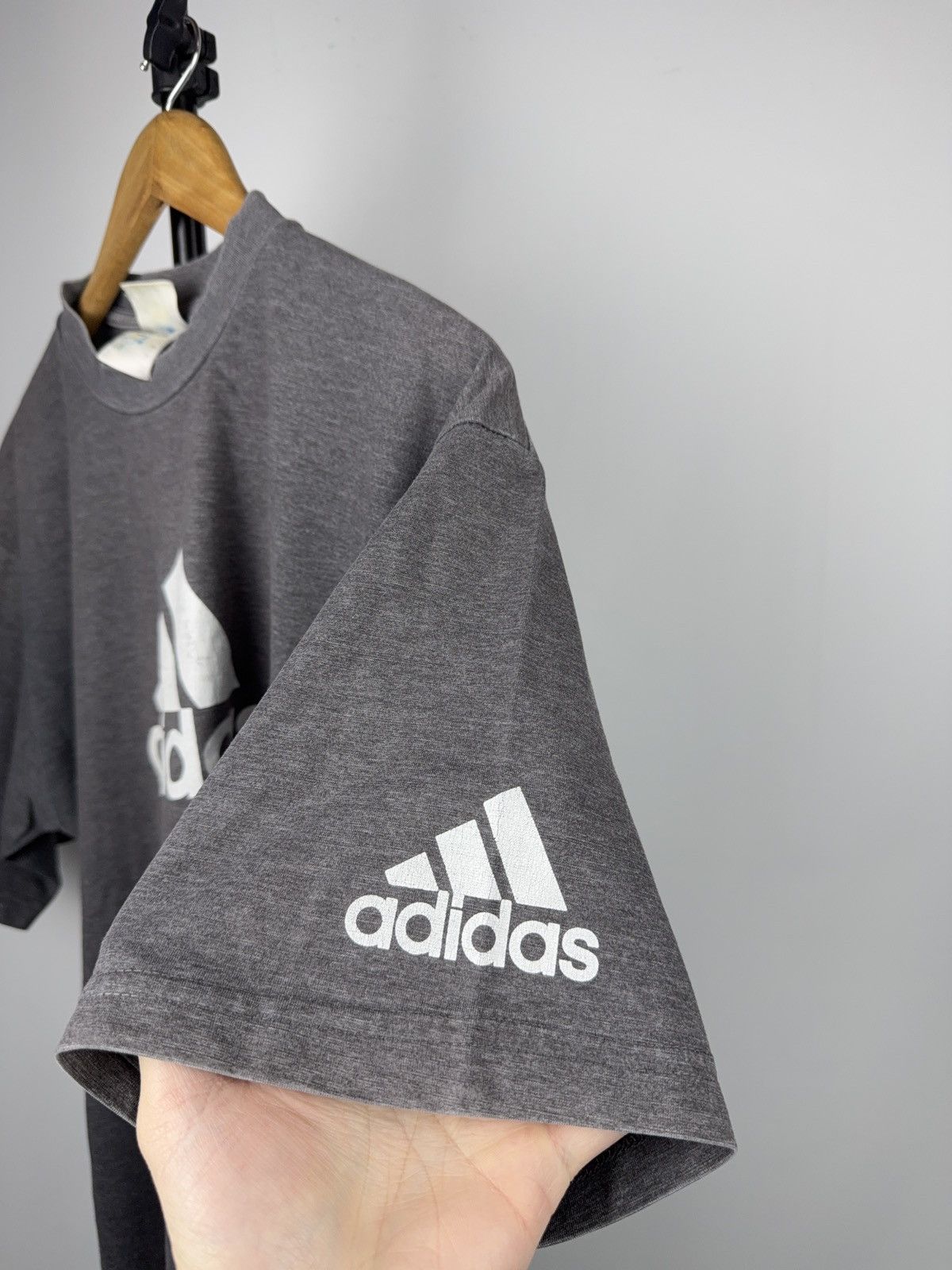 Adidas 90s Retro adidas Faded Grey Logo T-Shirt Vintage Sportswear Size US L / EU 52-54 / 3 - 7 Thumbnail