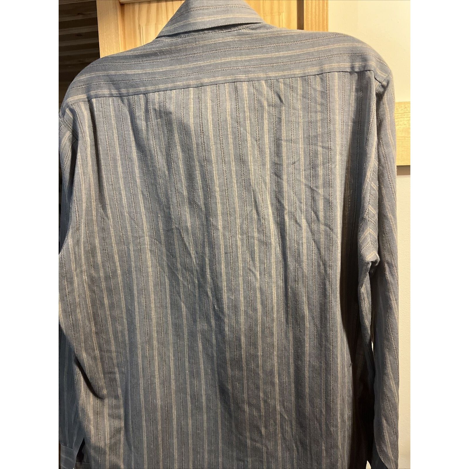 Le TIGRE Le Tigre Vintage Men’s M Gray Stripe Button Poly Blend Shirt Size US M / EU 48-50 / 2 - 15 Thumbnail