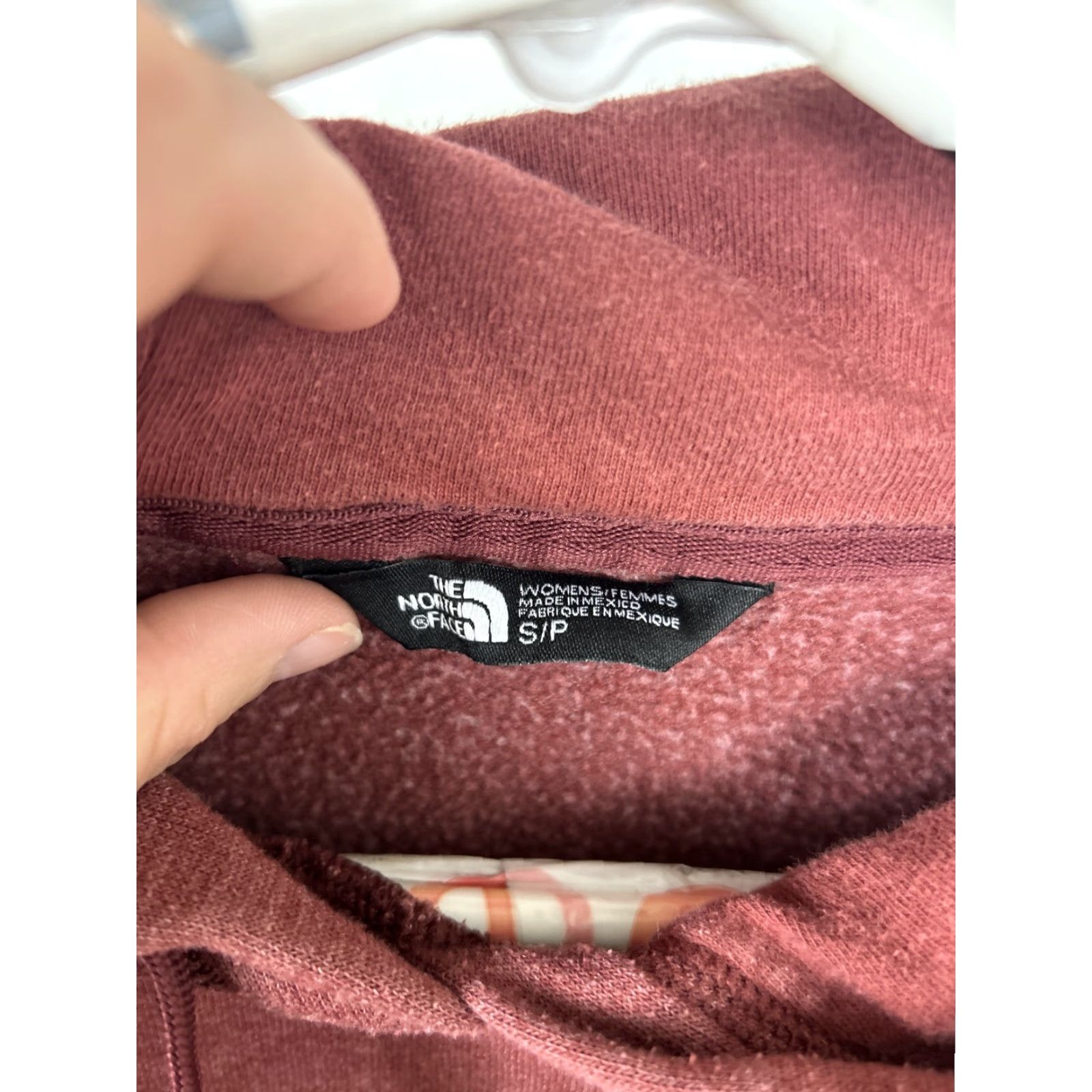 The North Face The North Face Womens Hoodie Pullover Maroon Gold Pockets S Red Size S / US 4 / IT 40 - 7 Thumbnail