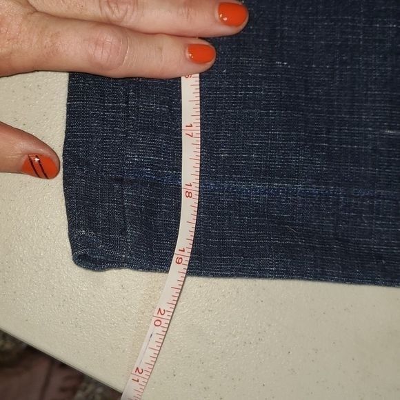 7 For All Mankind 7 For All Mankind High Waisted Sz. 30 Capris Size 30" / US 8 / IT 44 - 9 Thumbnail