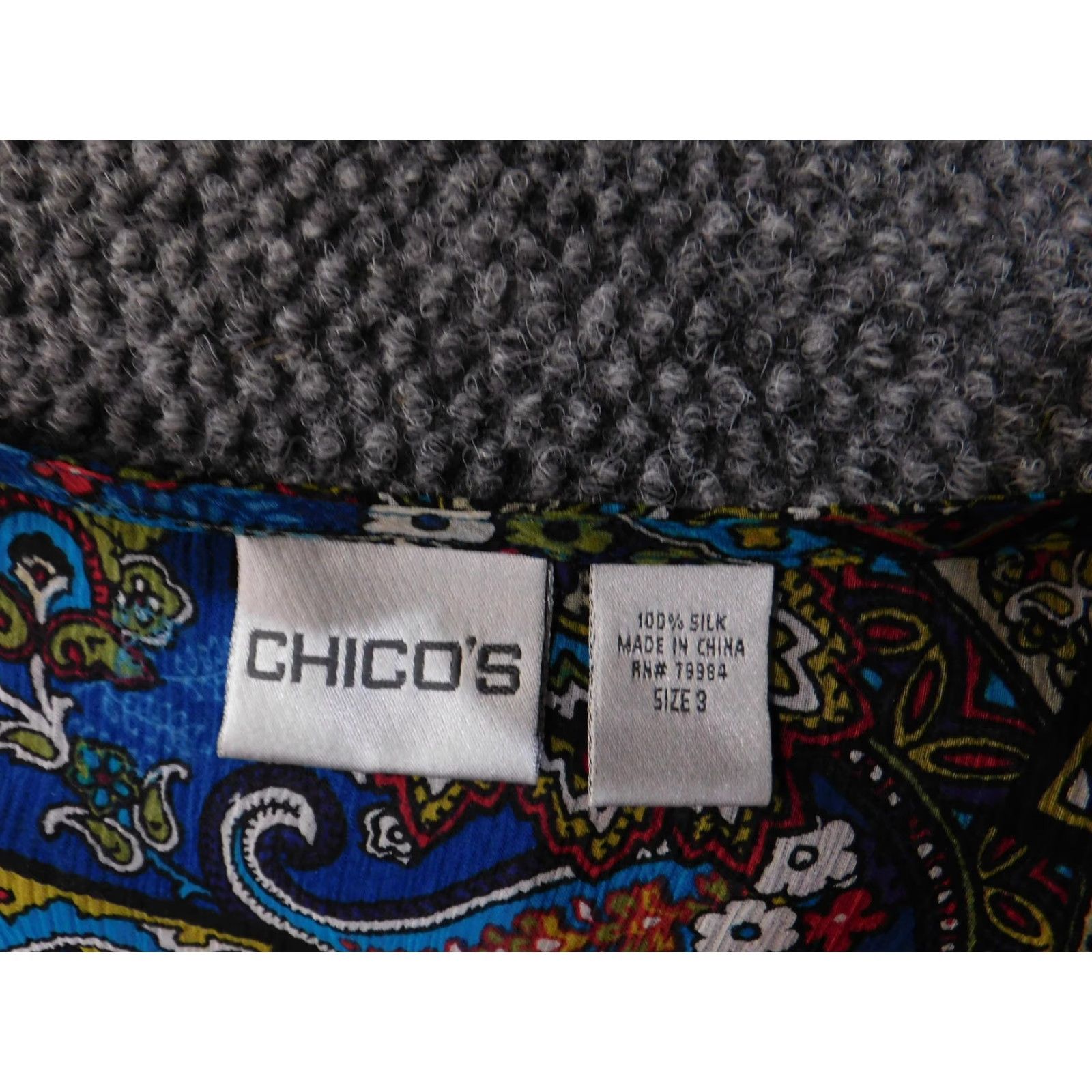Vintage Chicos Blouse Womens 3 Blue Paisley Print 100% Silk Boho Long Sleeve Top Shirt V-Neck Interior Bell Sleeve Shilks Size XS / US 0-2 / IT 36-38 - 7 Thumbnail