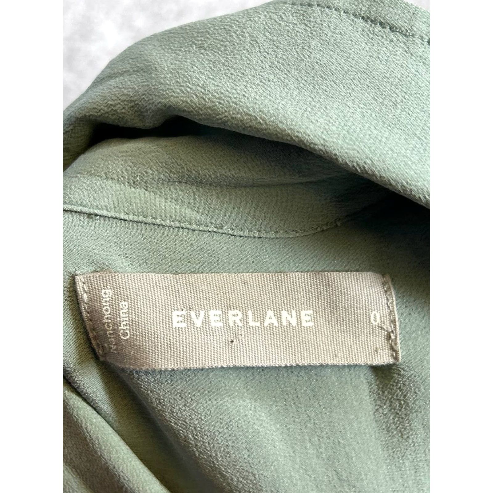 Everlane Everlane Shirt Womens Green Silk Button-Up XS? (Note: Original size 0) Size XS / US 0-2 / IT 36-38 - 3 Thumbnail