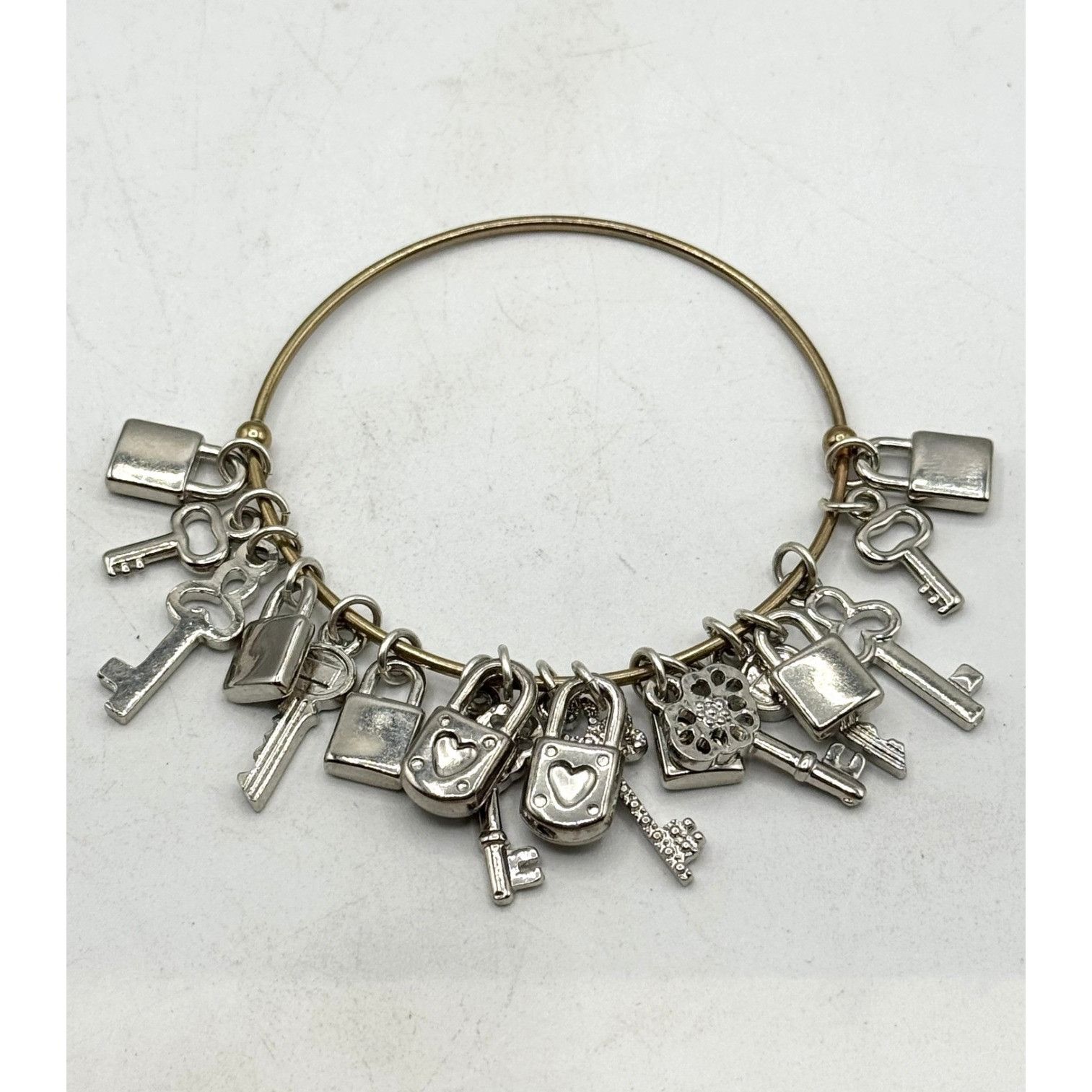 Other Vintage key charm bangle bracelet Size ONE SIZE - 1 Thumbnail