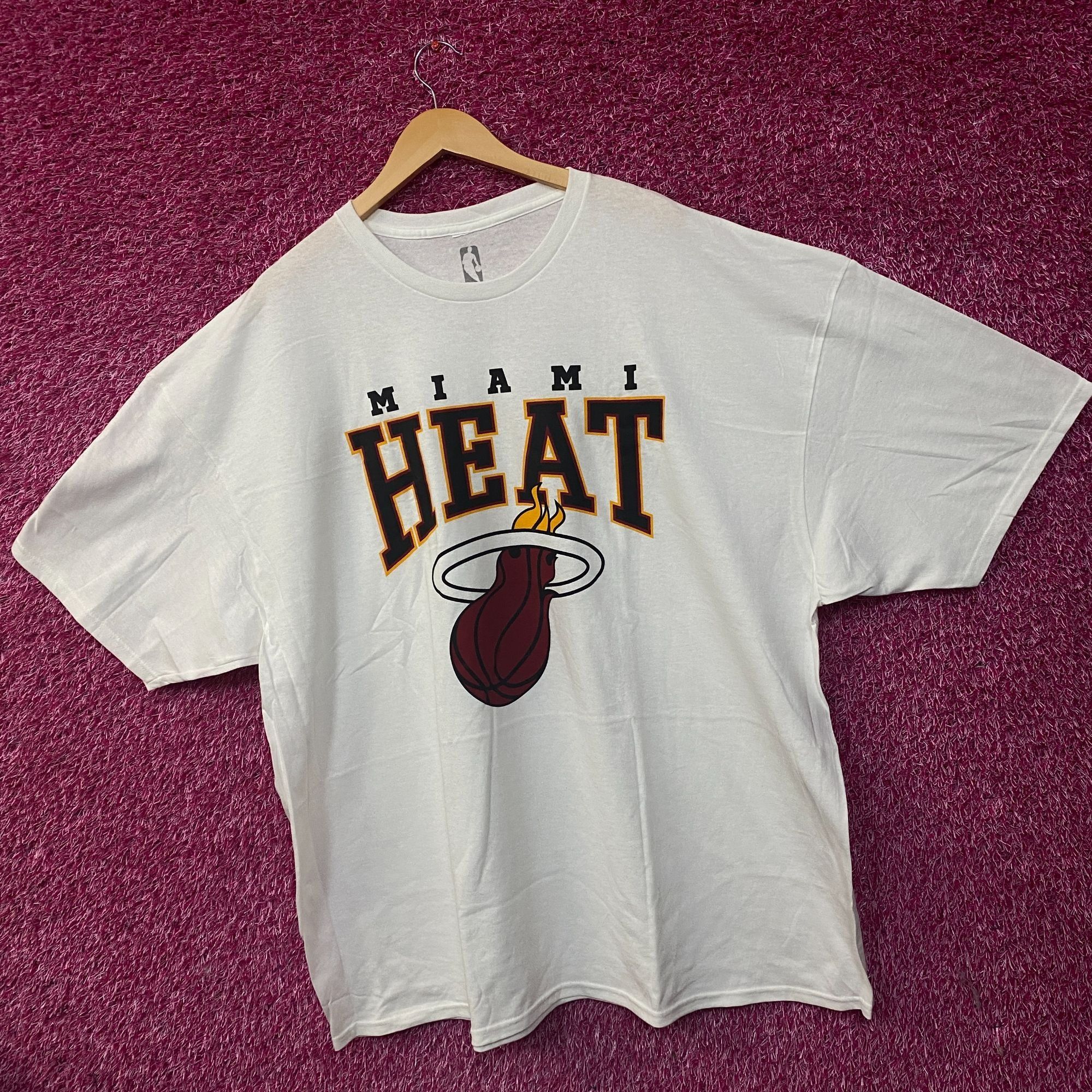 NBA Miami Heat NBA Basketball Flaming Ball Logo T-shirt Size 4 Size US XXL / EU 58 / 5 - 3 Thumbnail