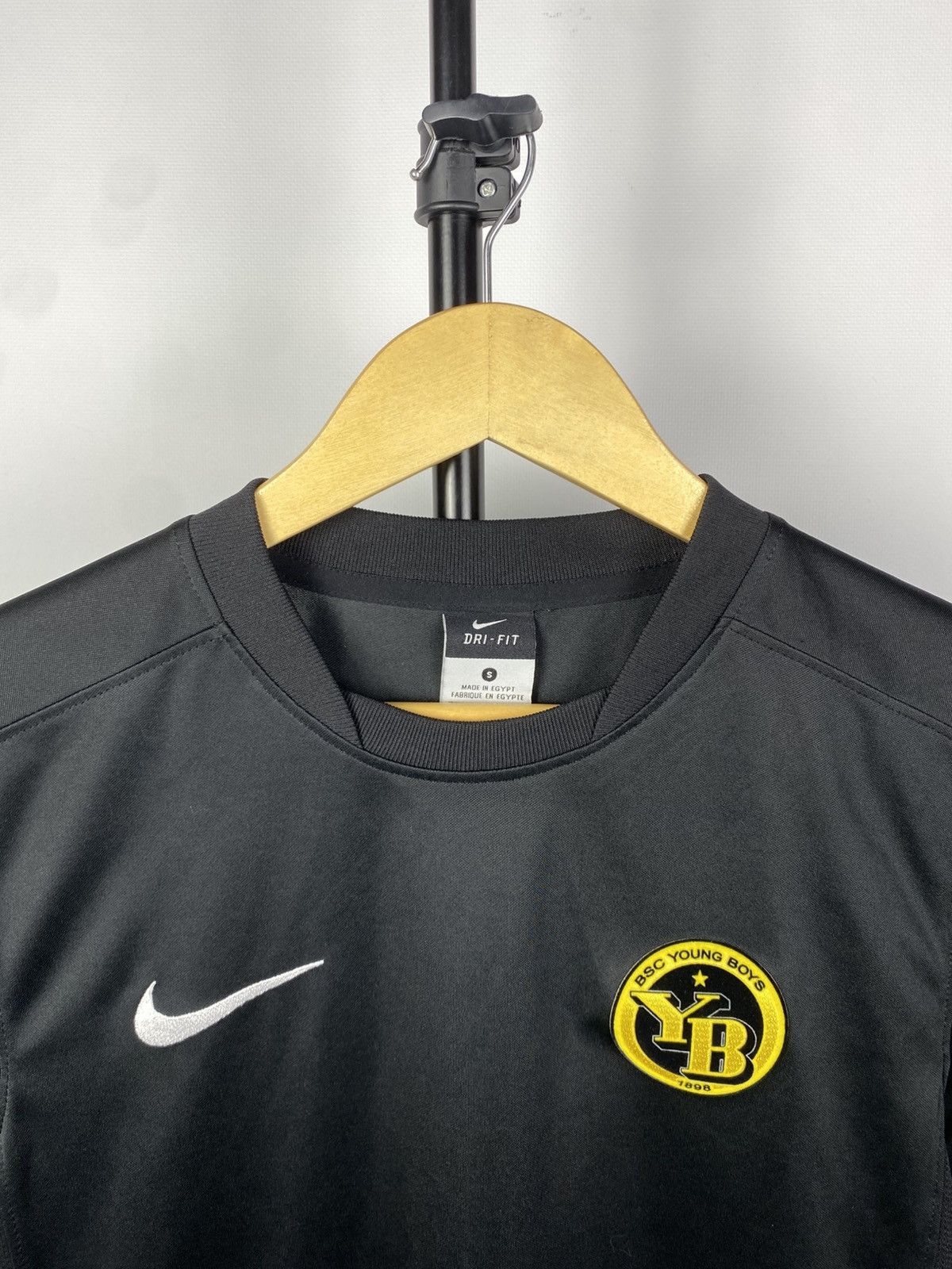 Nike BSC Young Boys soccer jersey Nike T shirt Size US S / EU 44-46 / 1 - 2 Thumbnail