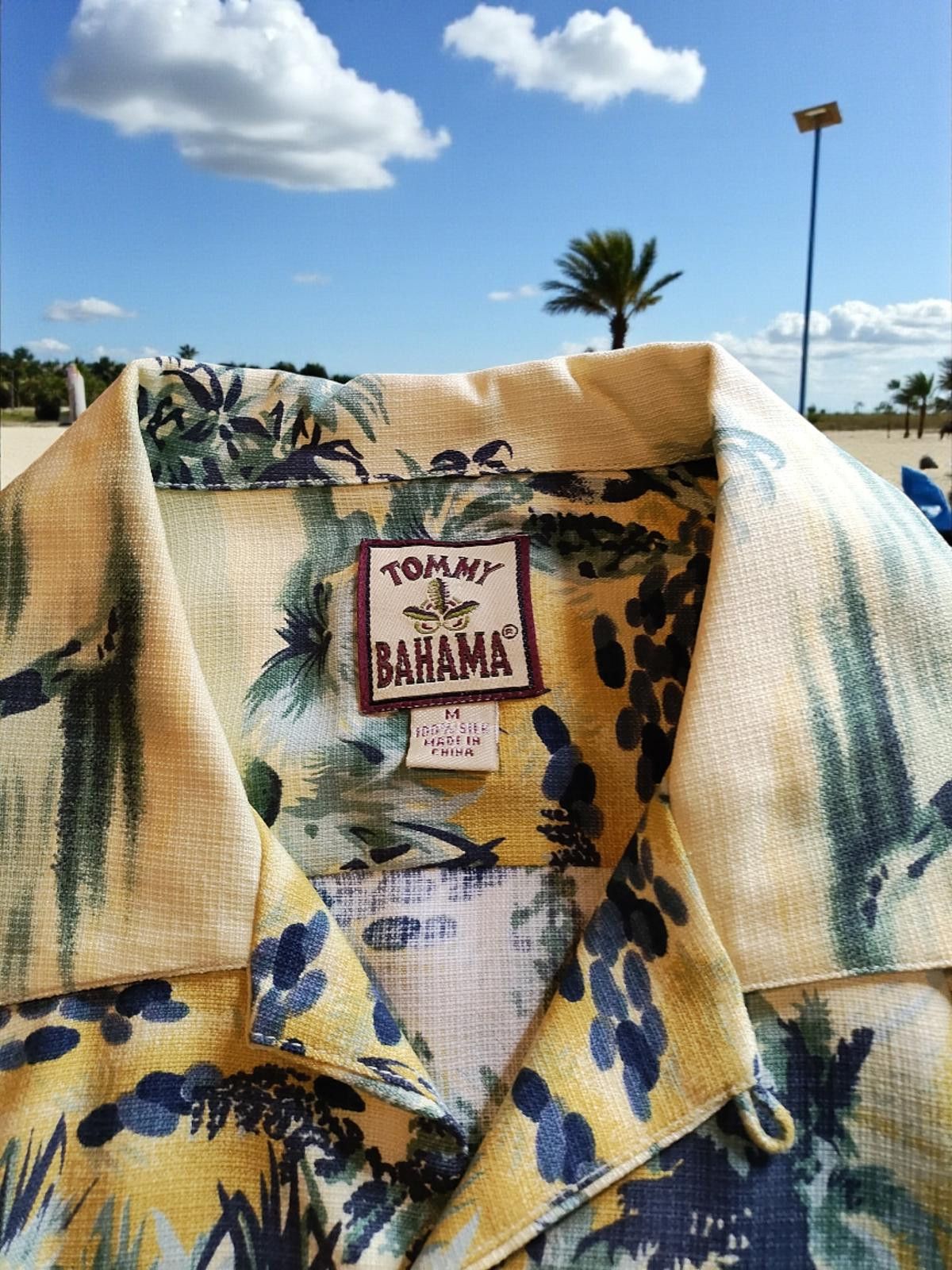 Tommy Bahama Tommy Bahama 100% Silk Hawaiian Shirt Medium Yellow Tropical Size US M / EU 48-50 / 2 - 6 Thumbnail