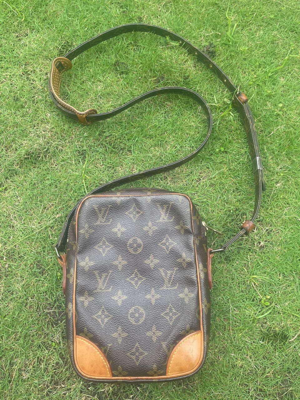 Louis Vuitton Authentic Louis Vuitton Danube Sling Crossbody Bag Size ONE SIZE - 23 Thumbnail