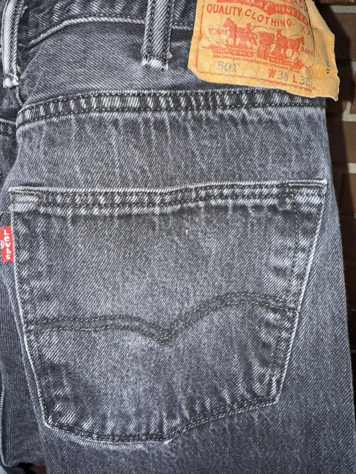 Levi's Levis 501 Button Fly Black Denim Jeans Mens Straight Leg Size US 37 - 5 Thumbnail