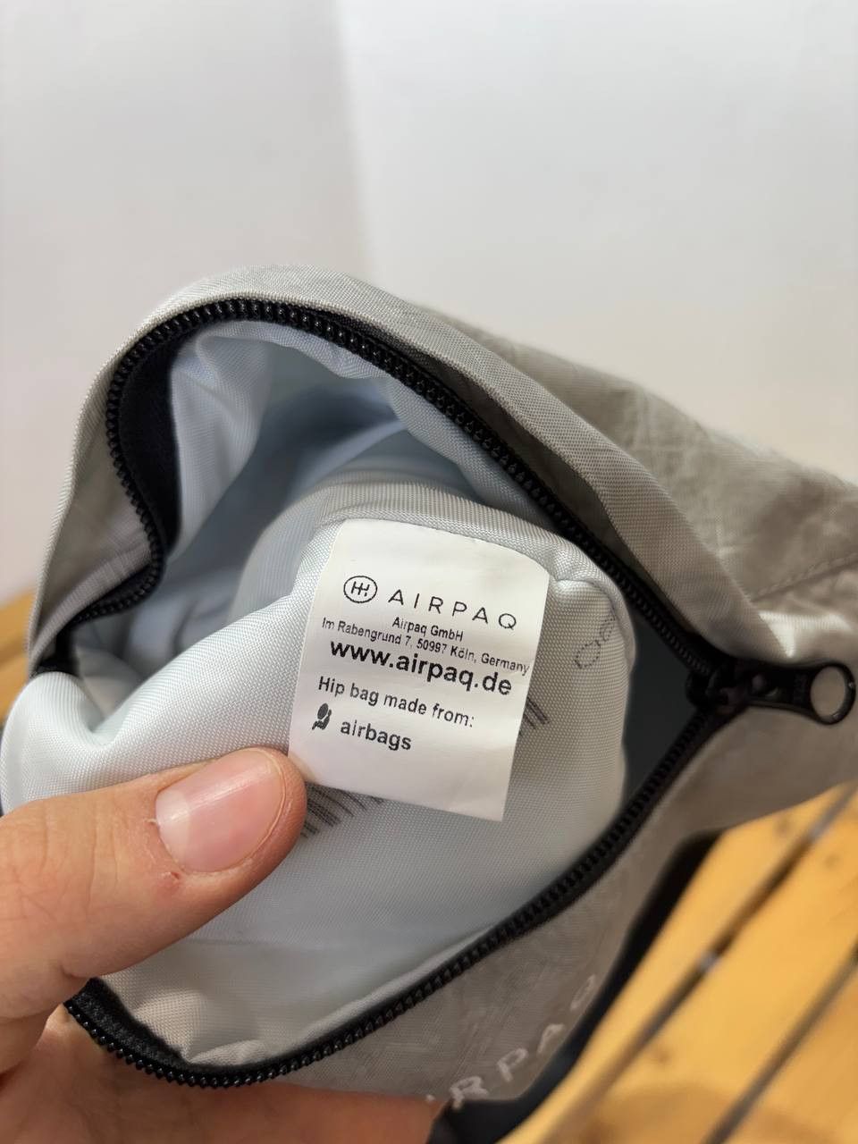 Japanese Brand AIRPAQ Waist Bag Made from upcycled airbags Size ONE SIZE - 13 Thumbnail
