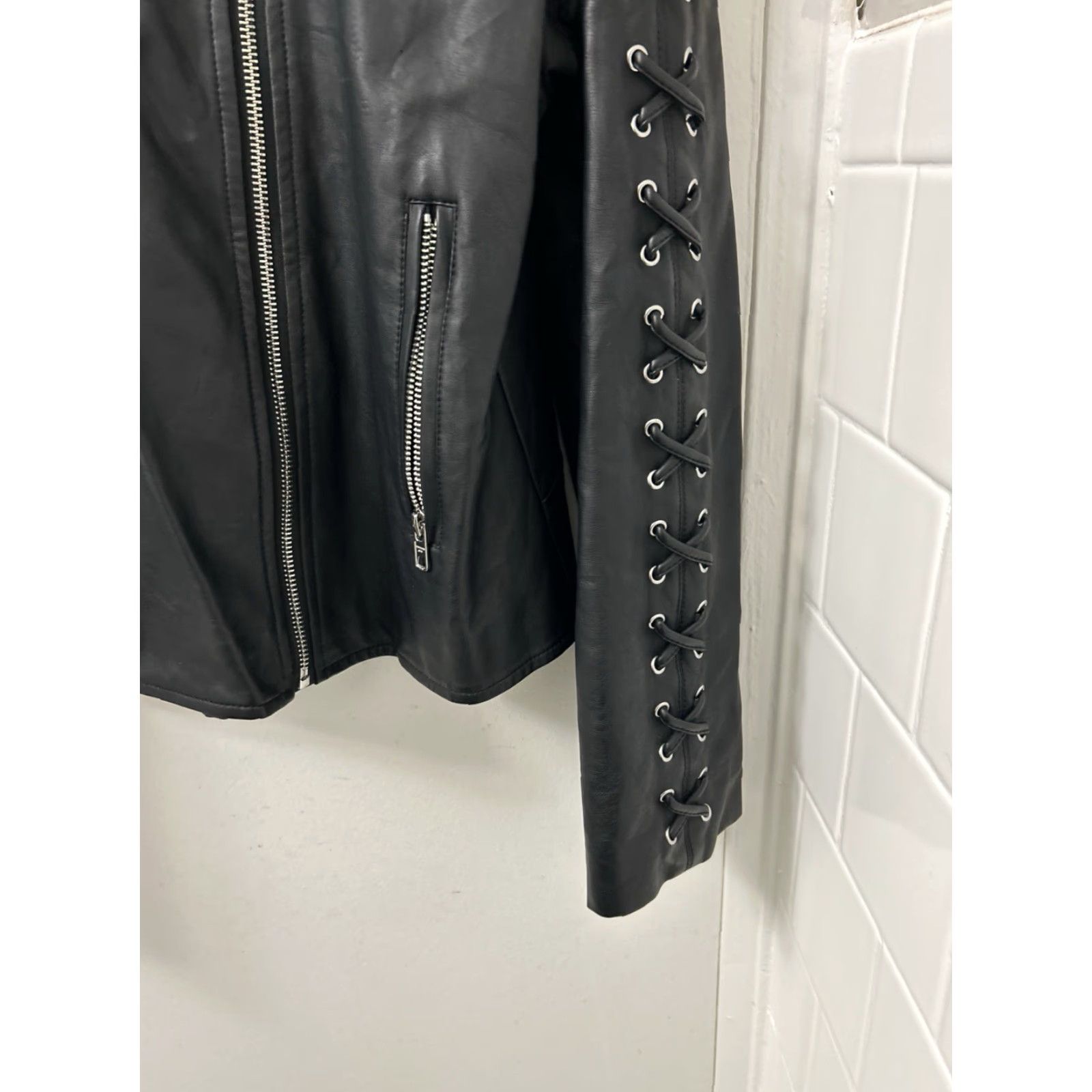 Members Only Members Only Leather Jacket Womens L Black Studded Lace Up Moto Jacket Size L / US 10 / IT 46 - 7 Thumbnail
