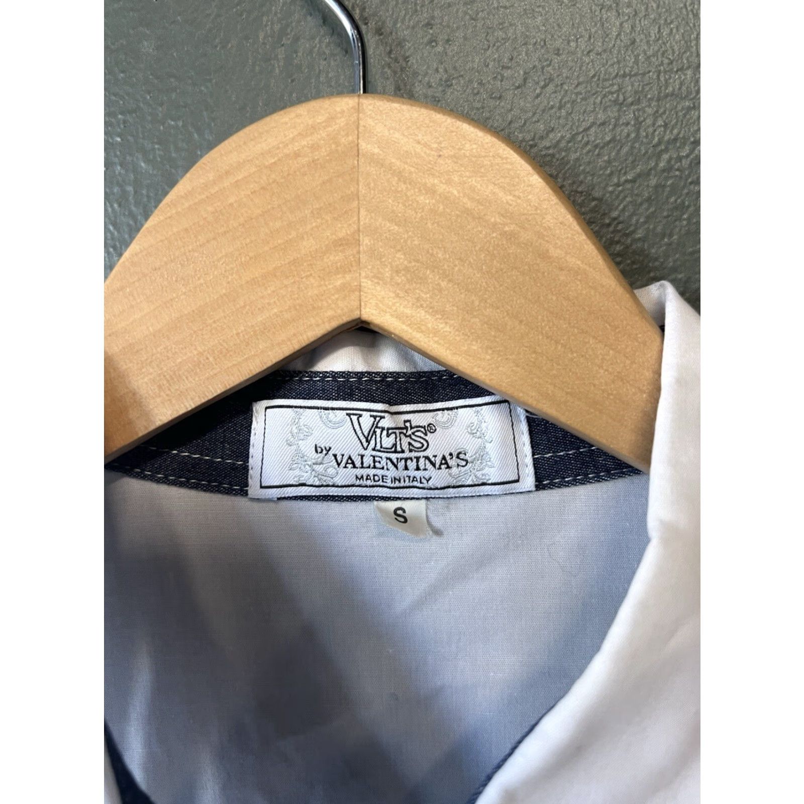 Vintage VLT'S By Valentinas Valentina Floral Button Up Shirt White/Blue Long Sleeve Collared Casual Woman S/Cotton Blend Vintage: No 1990s Decade None Womens Size S / US 4 / IT 40 - 3 Thumbnail
