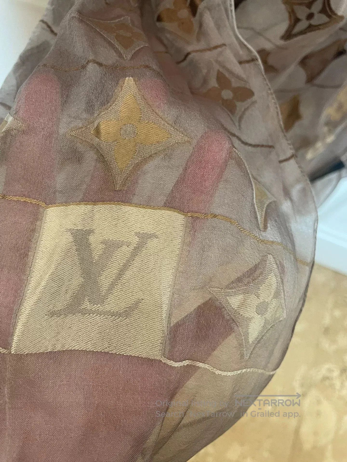 Louis Vuitton LV Silk Scarf. Size ONE SIZE - 3 Thumbnail
