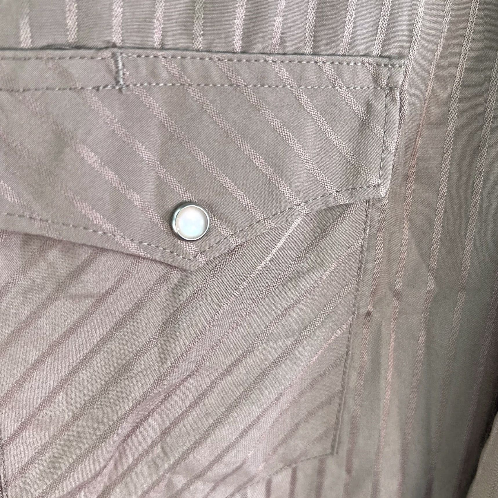 Wrangler Wrangler Shirt Mens XLT Tan Long Sleeve Pearl-Snap Metallic Stripe Western Button-Up Size XLT Brown Pattern Striped 50/50 Cotton-Poly - Mens Size US XL / EU 56 / 4 - 4 Thumbnail
