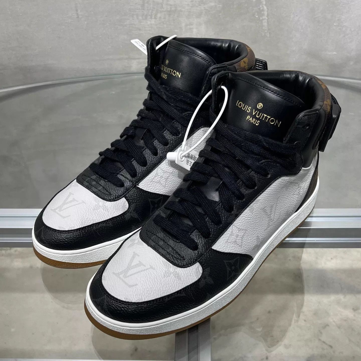Louis Vuitton LV Rivoli high-top casual board shoe black/white UK5 Size US 6 / EU 39 - 2 Thumbnail
