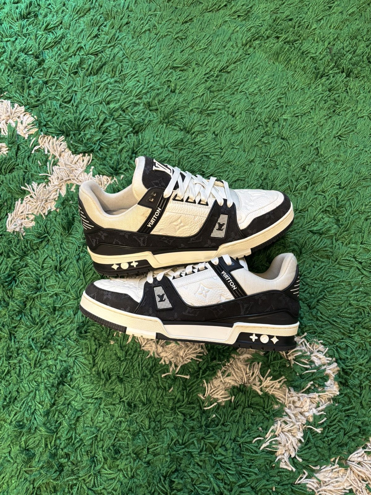 Louis Vuitton Louis Vuitton Trainer White/Black Denim Size US 10.5 / EU 43-44 - 3 Thumbnail