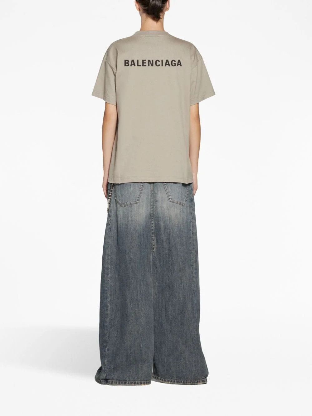 Balenciaga o1srvl11e0526 Back T-Shirt Medium Fit in Beige Size S / US 4 / IT 40 - 3 Thumbnail