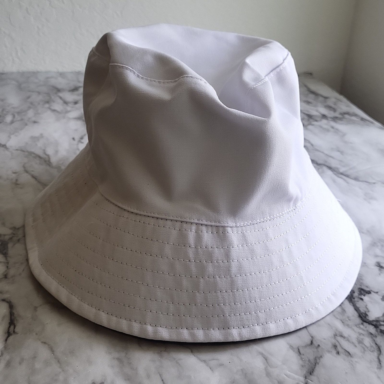 Alice + Olivia NWT Alice & Olivia Daisy Bucket Hat Reversible Fabric Size ONE SIZE - 10 Thumbnail