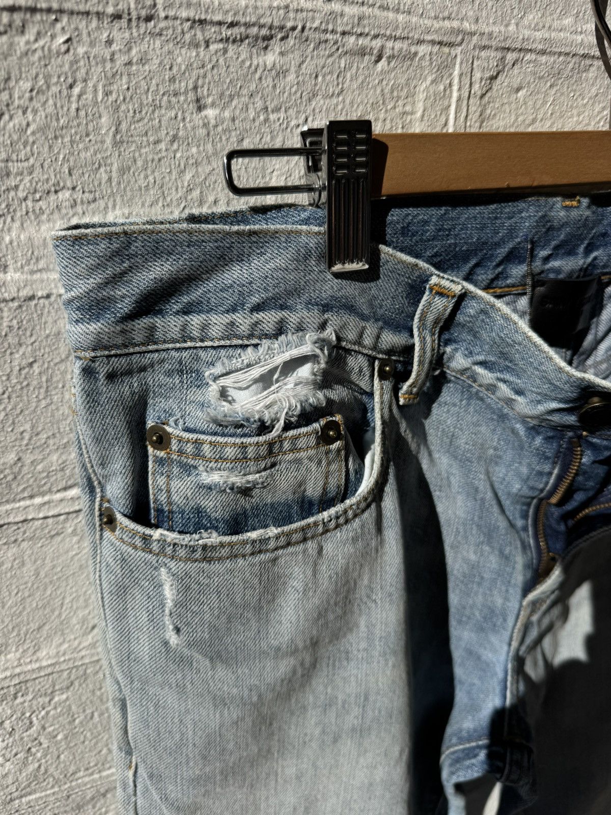 Saint Laurent Paris Saint Laurent Skinny Jean in Light Blue Vintage Denim SS’17 Size US 31 - 6 Thumbnail