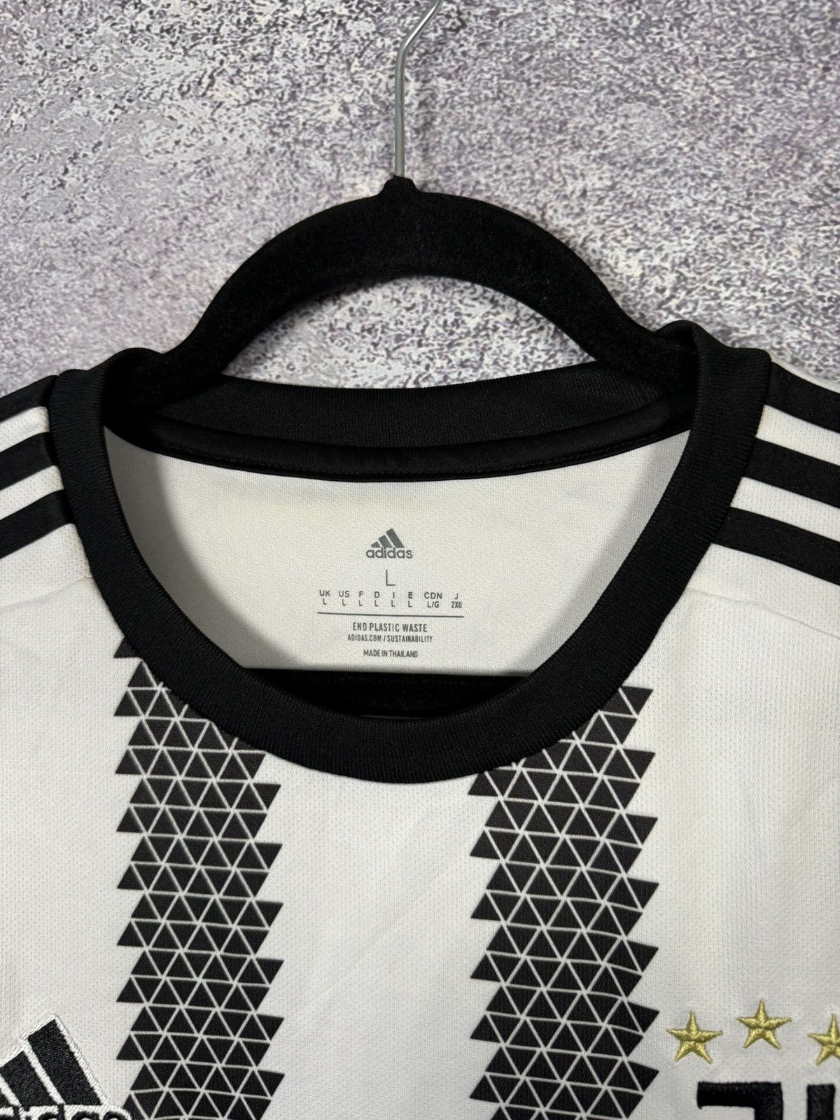 Vintage Vintage Juventus 2022/23 Home Soccer Jersey Size US L / EU 52-54 / 3 - 9 Thumbnail
