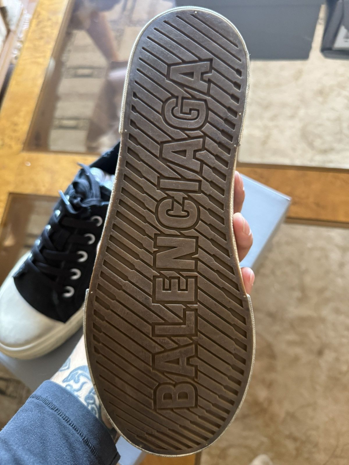 Balenciaga Balenciaga Paris Graffiti Low Top Sneaker Size US 9 / EU 42 - 6 Thumbnail