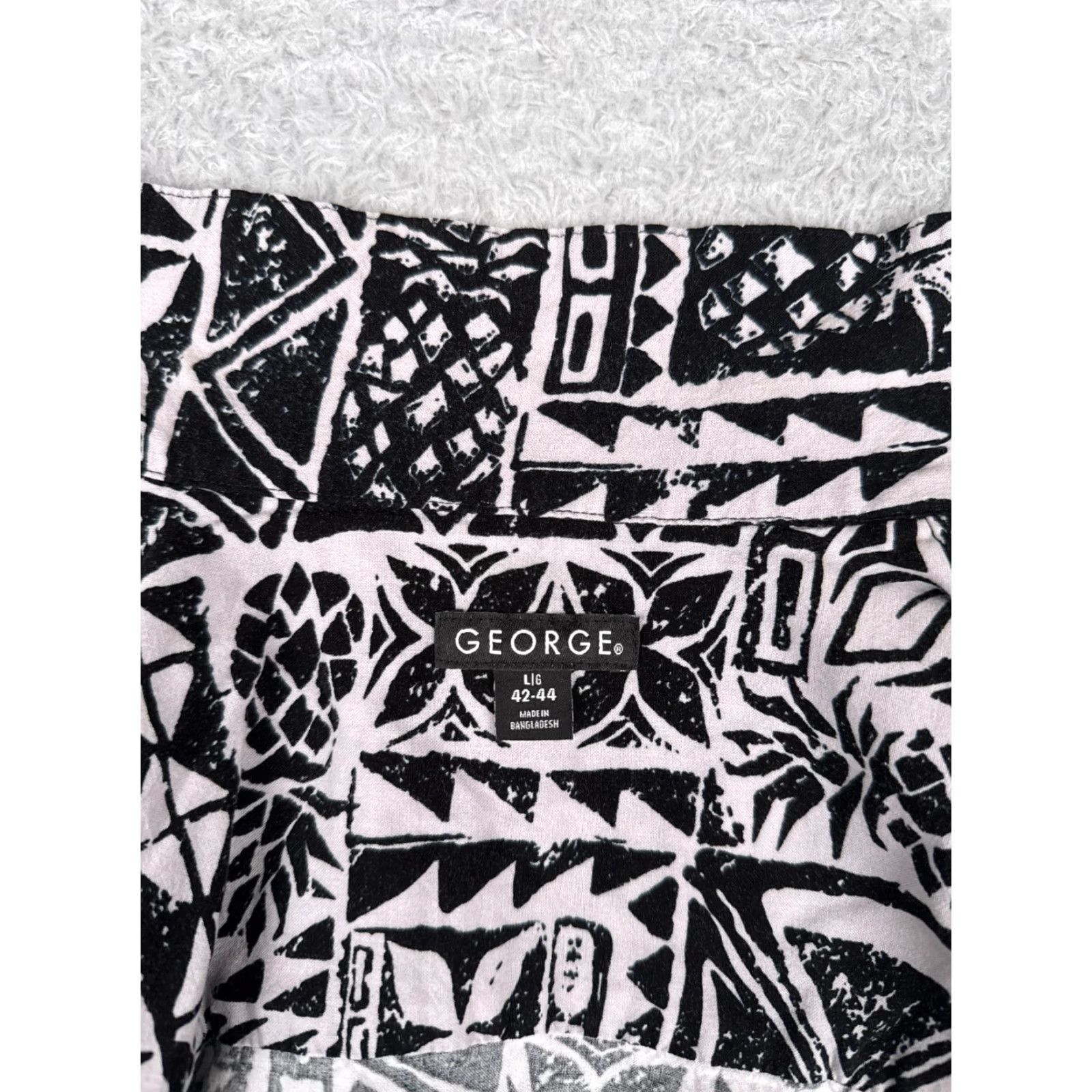 George VINTAGE George Shirt Mens Large Black White Floral Tribal Native 100% Rayon Pocket Size US L / EU 52-54 / 3 - 3 Thumbnail