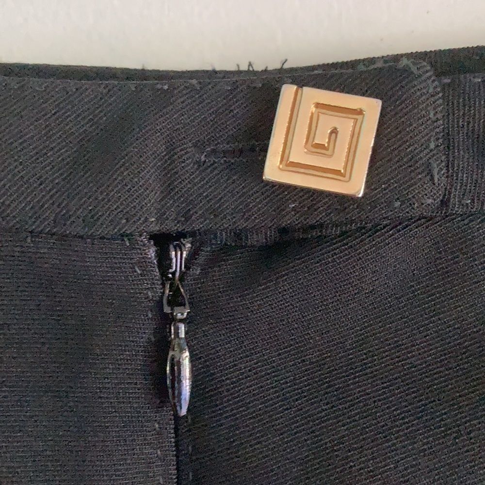 Versace Versace Vintage Classic Black Wool Skirt Size 40 Fits like 6 Size 28" / US 6 / IT 42 - 3 Thumbnail