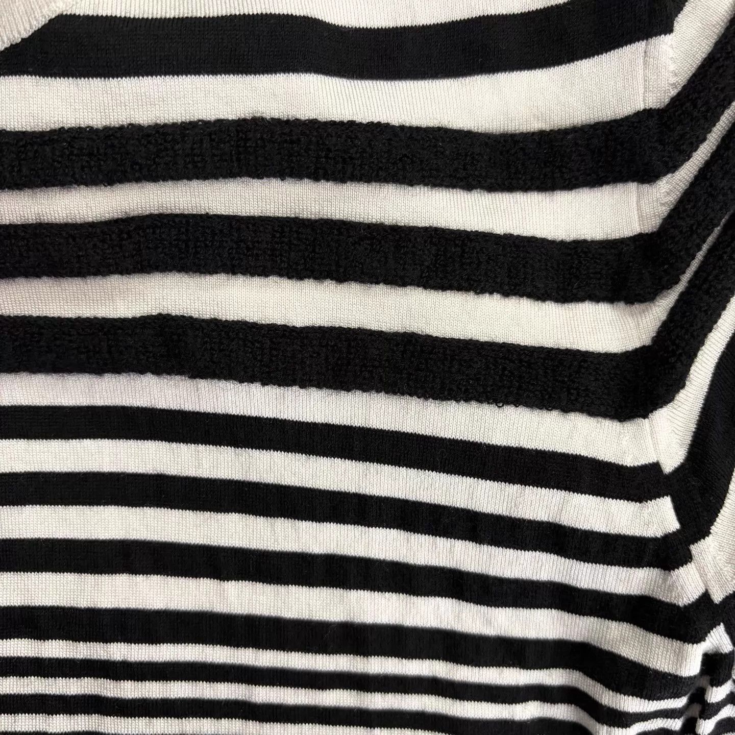 Louis Vuitton LV B&W Stripe Crewneck Knit SS Tee L New Size L / US 10 / IT 46 - 6 Thumbnail