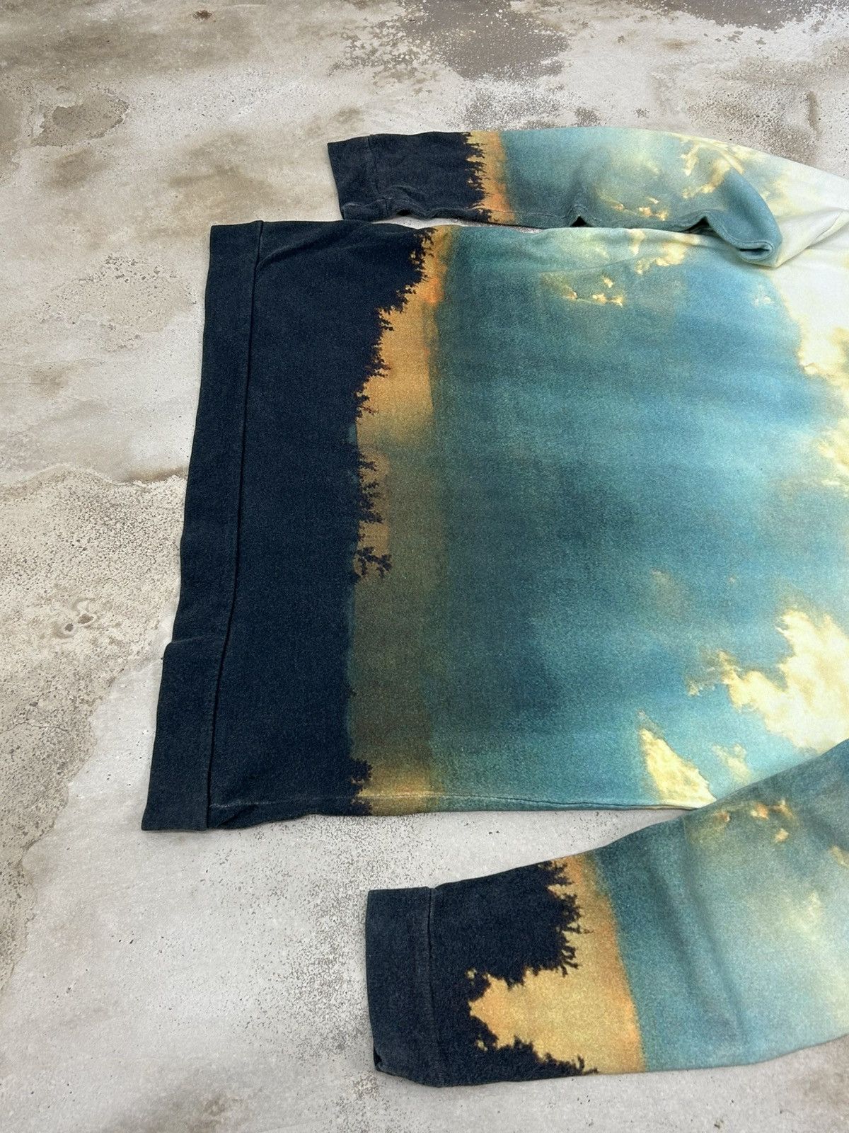 Designer × Japanese Brand Monki - Scenic Sunset Gradient w/ Vibrant Sky Hues Size US L / EU 52-54 / 3 - 13 Thumbnail