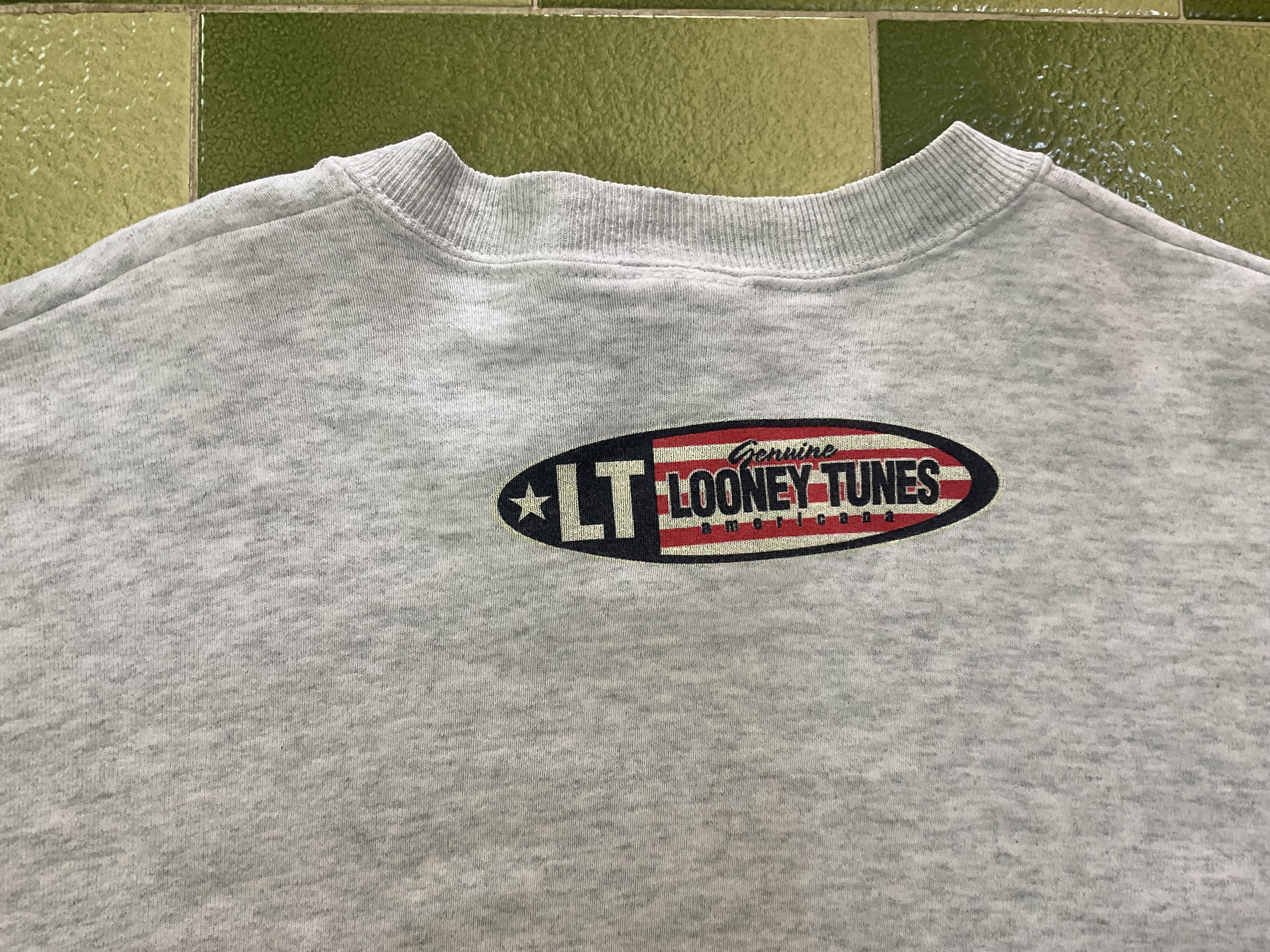Warner Bros Vintage 1997 Warner Bros Looney Tunes Friends Sweatshirt Size US L / EU 52-54 / 3 - 4 Thumbnail
