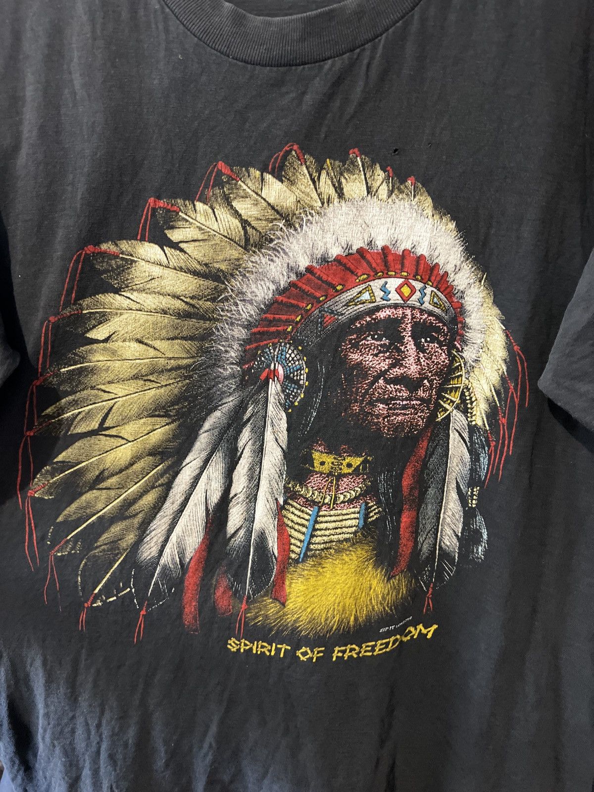 Vintage VINTAGE ZIP IT LONDON AMERICAN BATIVE INDIAN T SHIRT NATURE Size US L / EU 52-54 / 3 - 3 Thumbnail