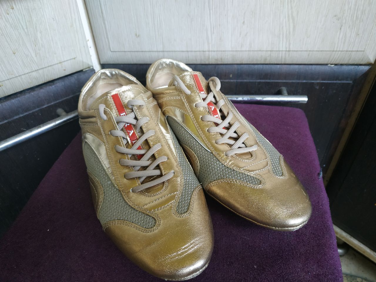 Prada Prada Linea Rossa Gold Metallic Sneakers EU39.5 Size US 9 / IT 39 - 7 Thumbnail