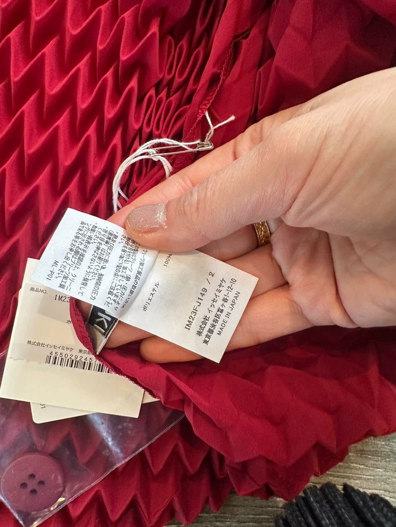 Issey Miyake Issey Miyake size:2 Red fish-scale cardigan Size M / US 6-8 / IT 42-44 - 8 Thumbnail