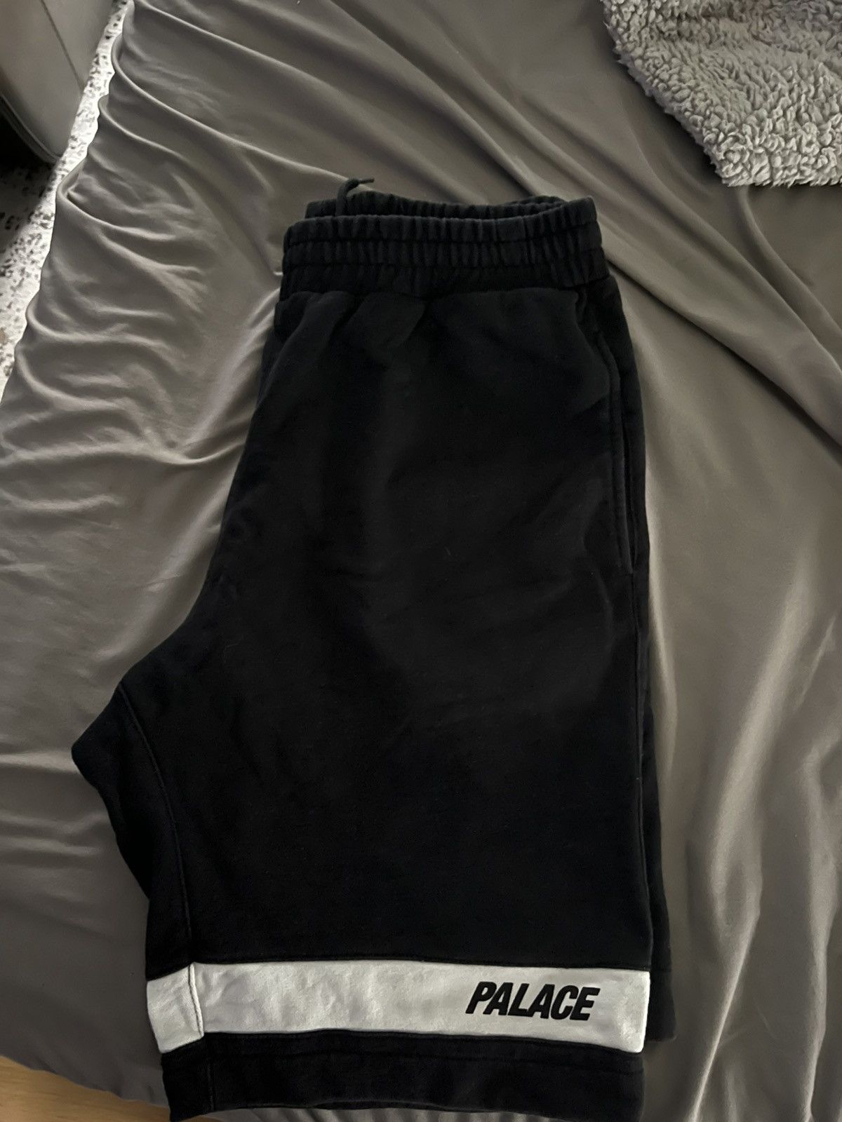 Palace Palace logo shorts Size US 36 / EU 52 - 2 Thumbnail