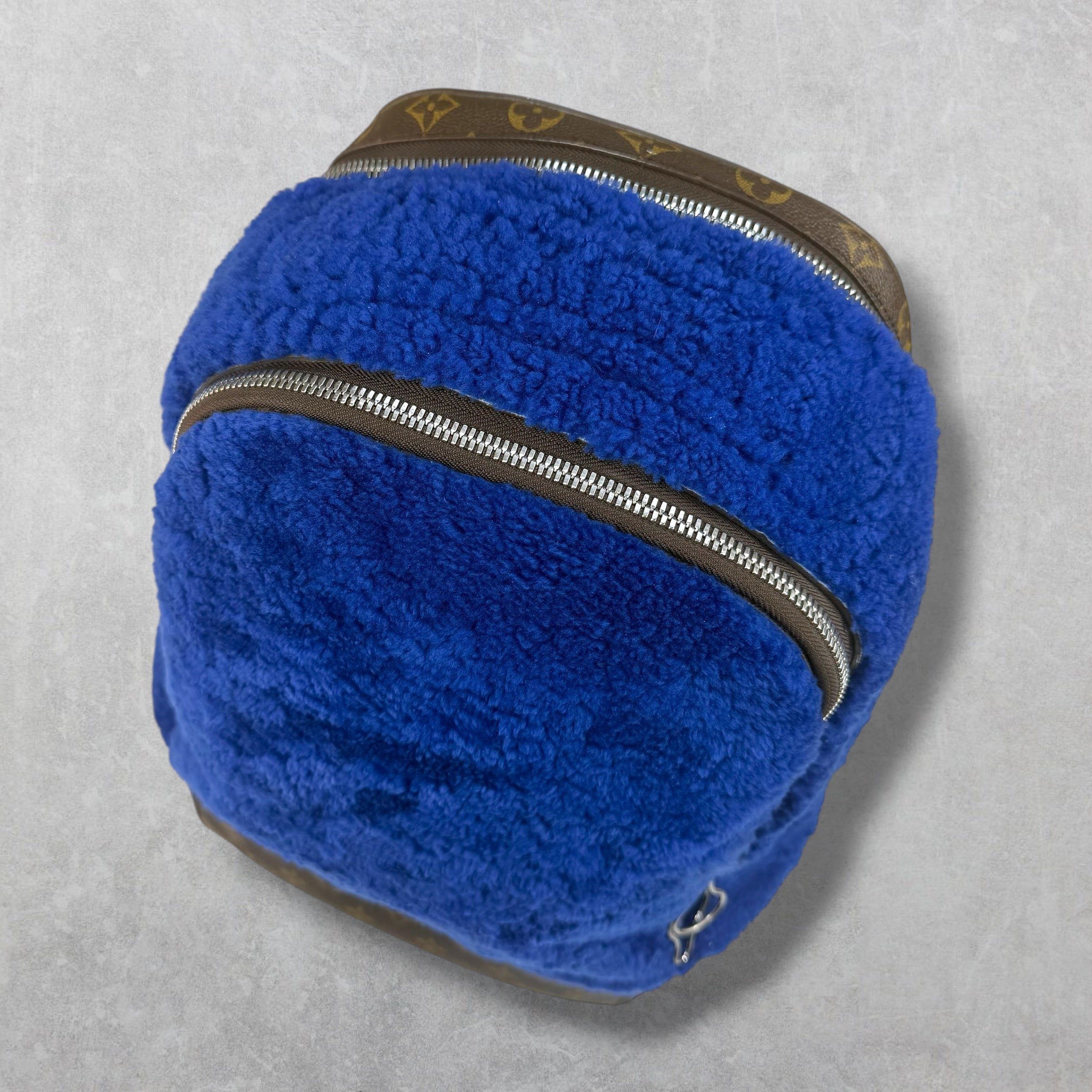 Louis Vuitton Louis Vuitton x Marc Newson Fleece Backpack Size ONE SIZE - 2 Thumbnail