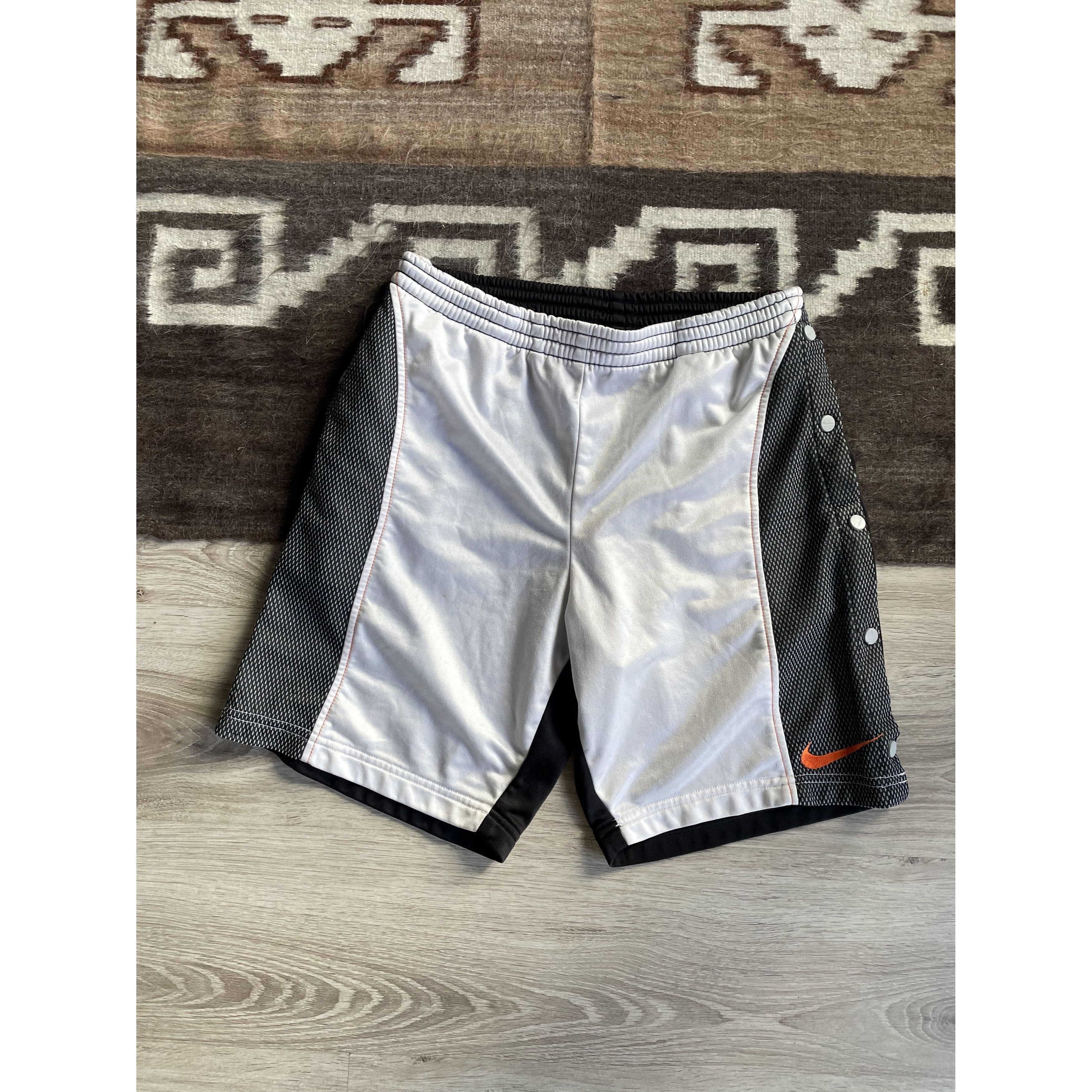 NBA Nike Basketball Hurricane Vintage Shorts 6831AC Size US 32 / EU 48 - 1 Thumbnail