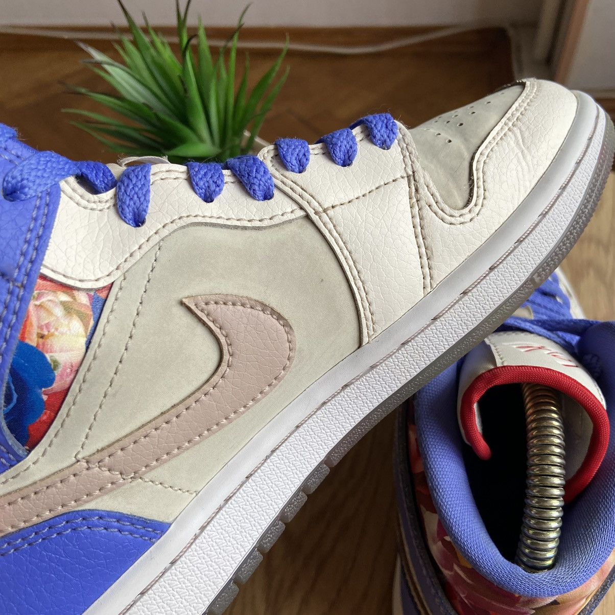 Jordan Brand × Nike 📌 Cutie Nike Air Jordan 1 Mid Valentine’s Day Bouquet Shoes Size US 7 / IT 37 - 9 Thumbnail