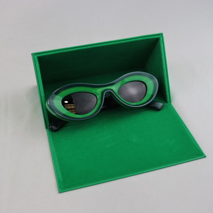 Bottega Veneta o1rshd1 Size: OS / Sunglassess Case Medium in Green Size ONE SIZE - 1 Thumbnail