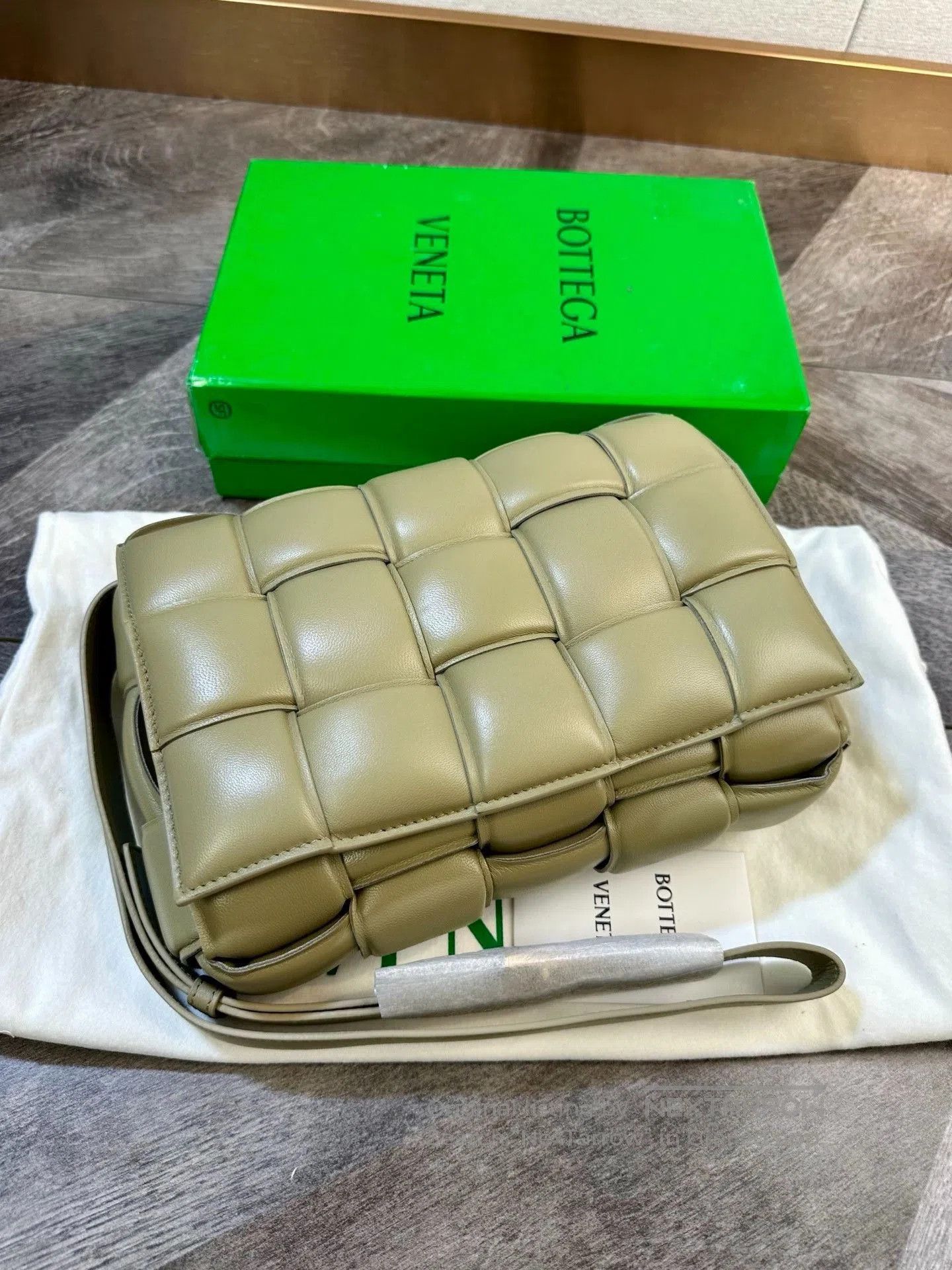 Bottega Veneta BV Padded Cassette 15 Grid Pillow Bag. Size ONE SIZE - 2 Thumbnail
