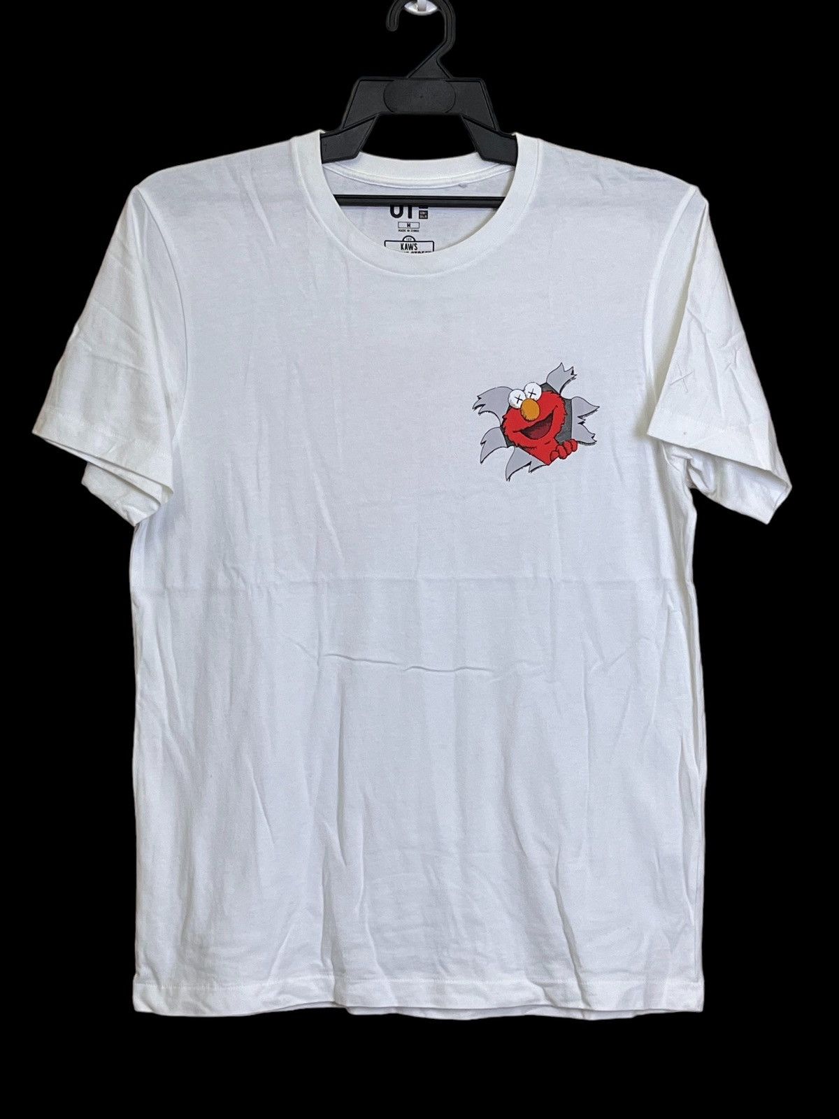 UNIQLO x KAWS x SESAME STREET(ELMO) COLLABORATION T SHIRT
