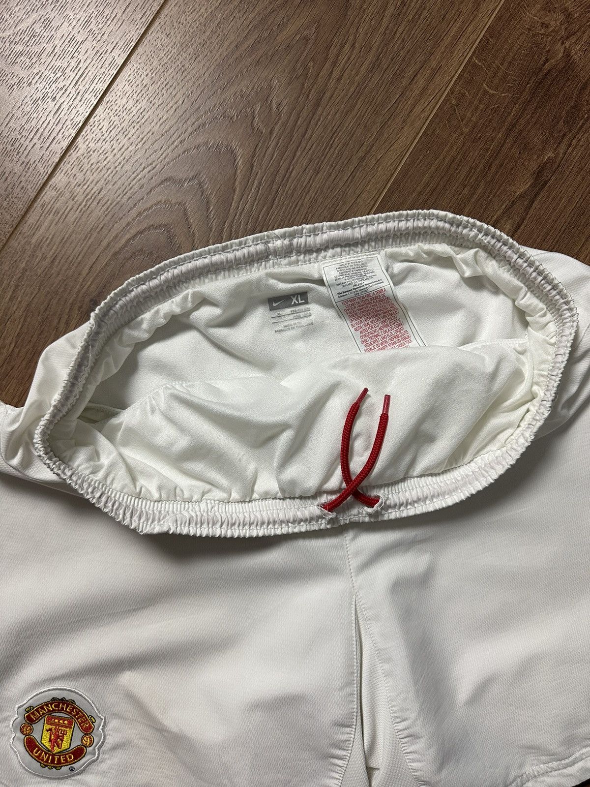 Nike × Vintage Vintage Nike Manchester United Logo White Jersey Shorts Size US 31 - 6 Thumbnail