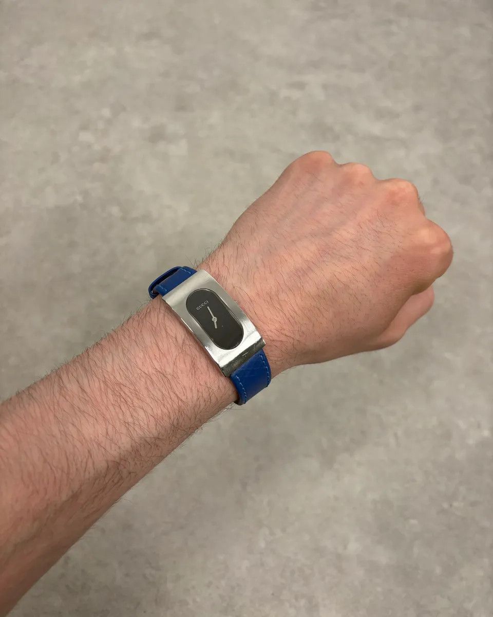 Gucci 2000s Gucci Minimalist Rectangular Leather Watch Size ONE SIZE - 2 Thumbnail