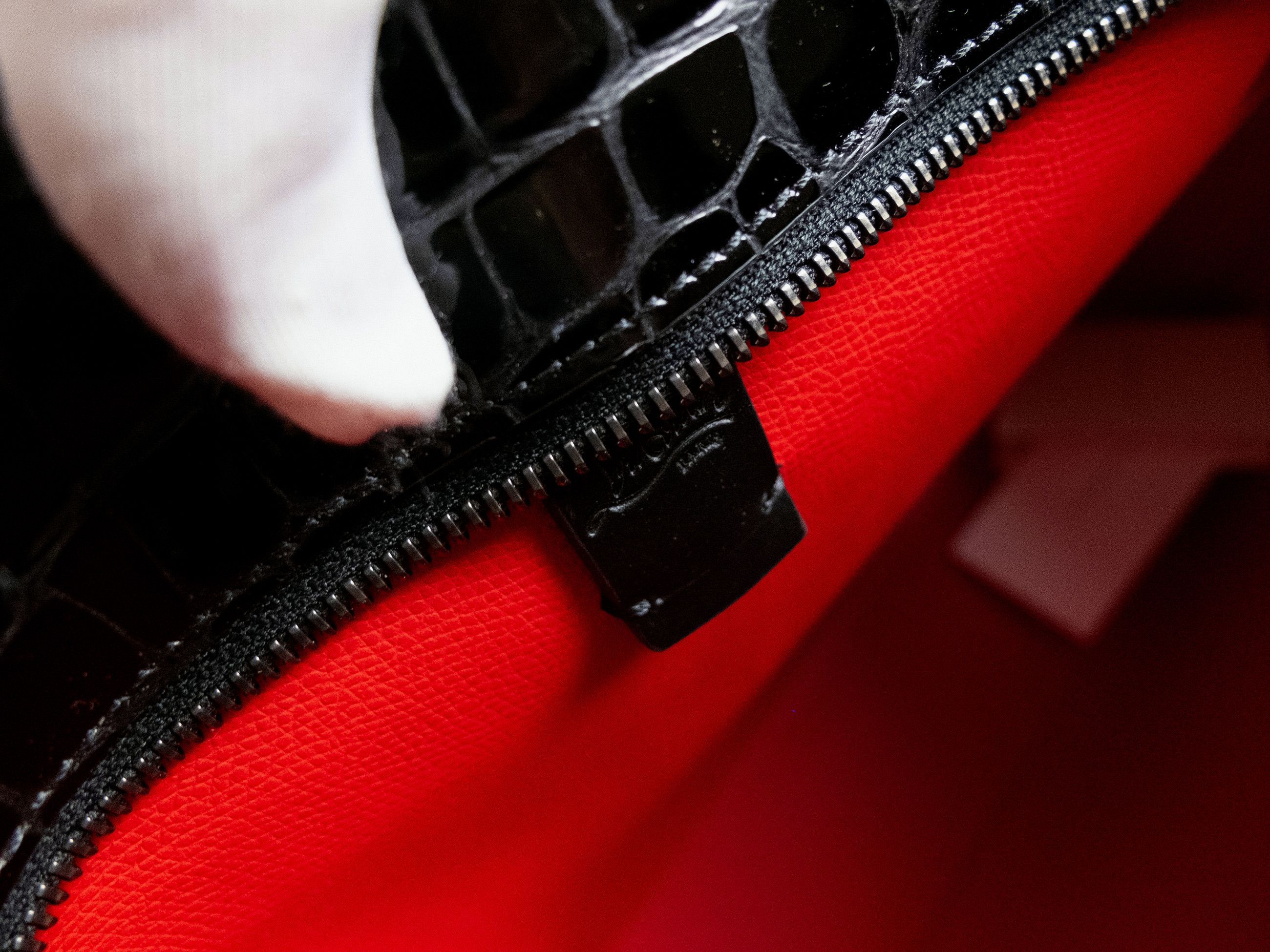 Christian Louboutin CHRISTIAN LOUBOUTIN Cabata black croc embossed leather tote Size ONE SIZE - 15 Thumbnail