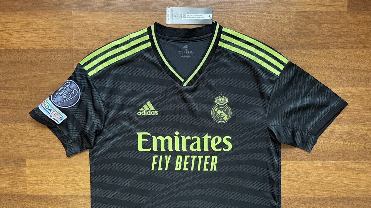 Adidas × Vintage REAL MADRID ADIDAS 2022/2023 FOOTBALL THIRD JERSEY #20 VINI Size US M / EU 48-50 / 2 - 3 Thumbnail