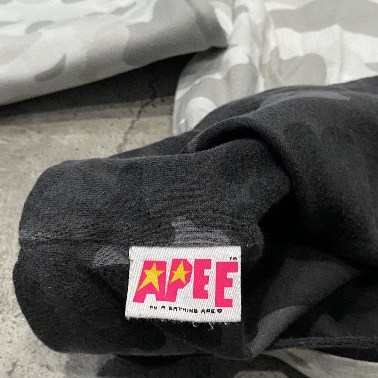 Bape APEE Reversible Camo Long Sleeve Tshirt Size S / US 4 / IT 40 - 2 Thumbnail